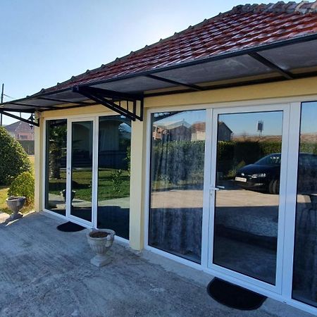 Cozzy Apartment Near The Aiport Podgorica Mitrovici  Eksteriør billede