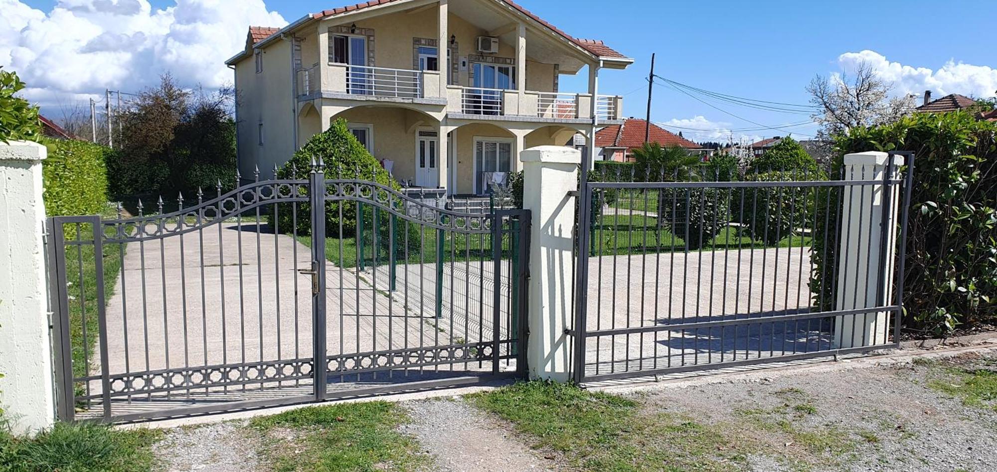 Cozzy Apartment Near The Aiport Podgorica Mitrovici  Eksteriør billede