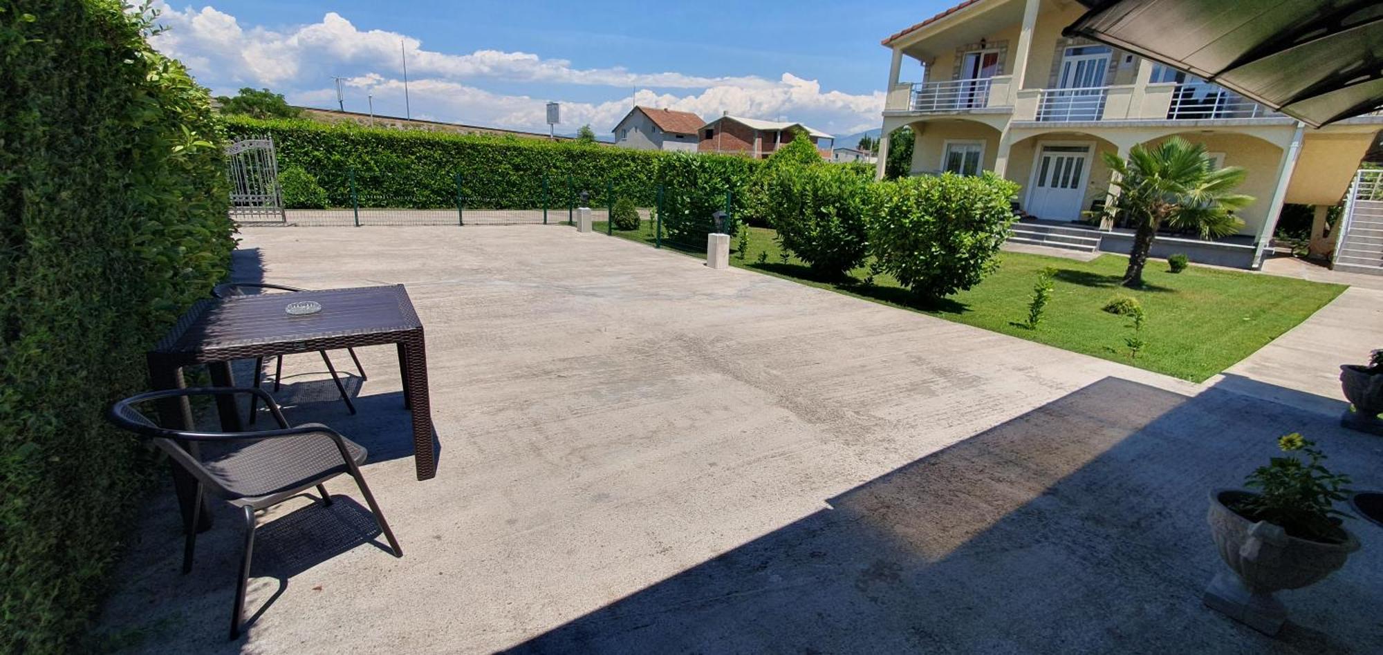 Cozzy Apartment Near The Aiport Podgorica Mitrovici  Eksteriør billede