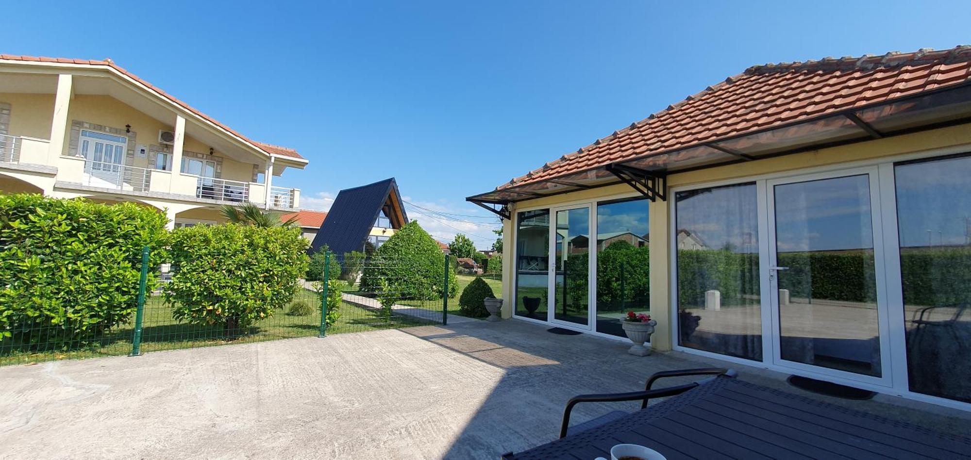 Cozzy Apartment Near The Aiport Podgorica Mitrovici  Eksteriør billede
